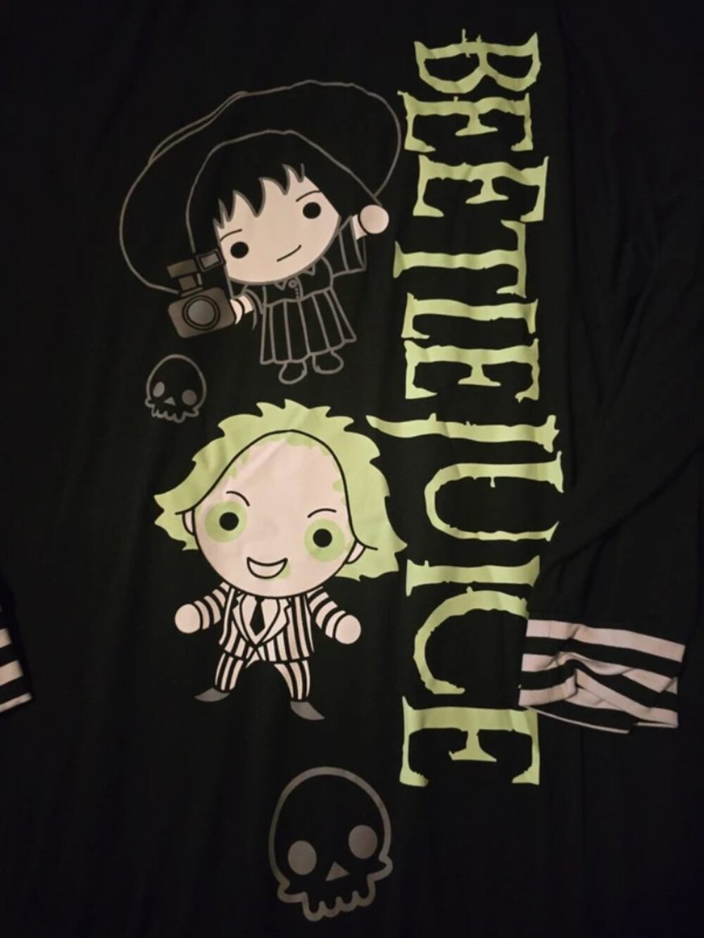 Long sleeve Beetlejuice night shirt/Nightgown size XL. - Picture 2 of 3